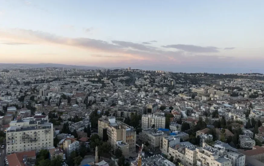 נוף ממעוף הציפור על ירושלים בשקיעה נוף ממעוף הציפור על ירושלים בשקיעה