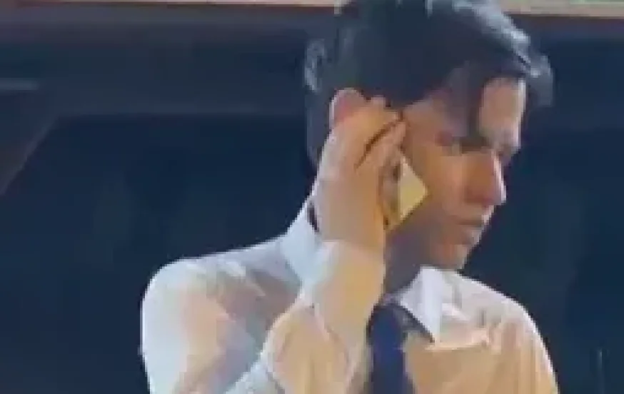 הנהג השיכור מחזיק את כרטיס האשראי במקום טלפון הנהג השיכור מחזיק את כרטיס האשראי במקום טלפון