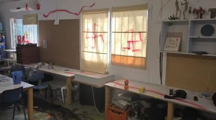 זעזוע בפרדס חנה: צלבי קרס רוססו בבית ספר