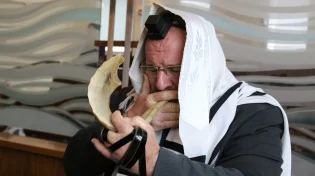 השופר כבר קורא, אבל האם אנחנו באמת עושים משהו?