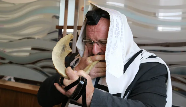 השופר כבר קורא, אבל האם אנחנו באמת עושים משהו?