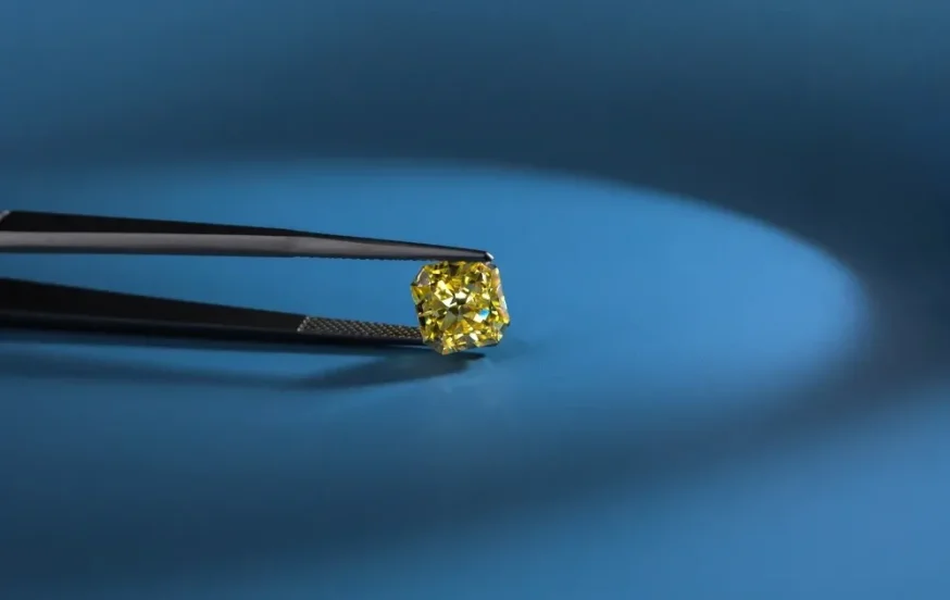 יהלום צהוב יהלום צהוב