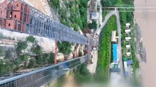 המעלית שנבנתה על צוק כדי לקחת ילדים לבית הספר