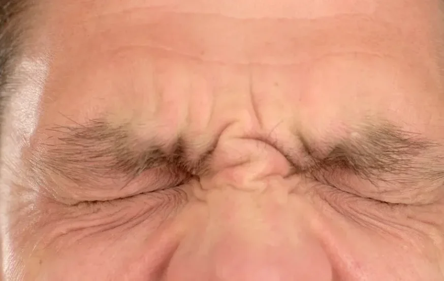 עין סגורה עין סגורה