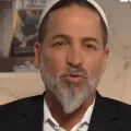 הבקשה המוזרה של בת ה-15 הותירה את אביה בהלם