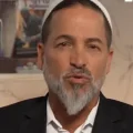 הבקשה המוזרה של בת ה-15 הותירה את אביה בהלם