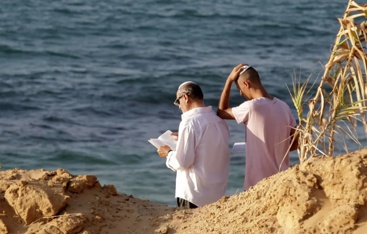 מנהג התשליך