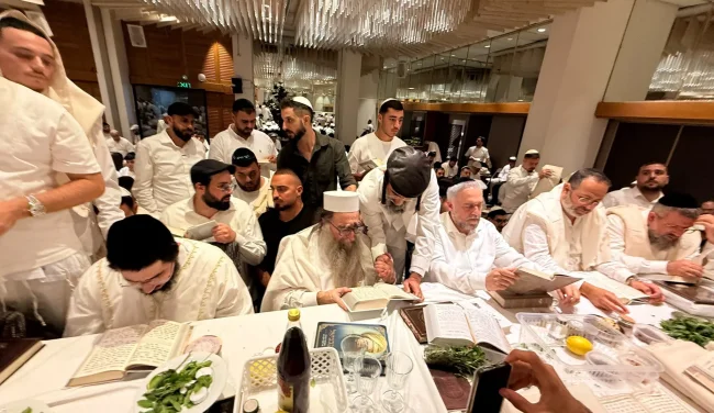 אלפים ביום הכיפורים במחיצת האדמו״ר רבי יאשיהו פינטו