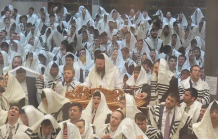 מעמד מרומם ברכסים: 1,400 בני ישיבה ביום הכיפורים