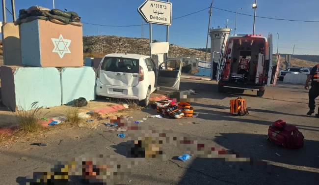 פיגוע בכביש 443: שוטר נפצע קשה, המחבל חוסל