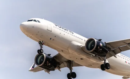 הנוסעים חיכו על המטוס 14 שעות, ואז נחשף מה קרה לטייסים