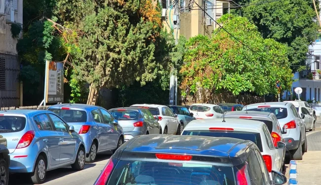 החנייה נראית חוקית לגמרי, אז למה אתם עלולים לקבל דוח?
