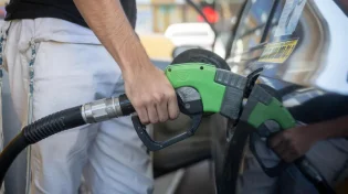 שוב מעל 8 שקלים: הזינוק שמחכה לנהגים בתחנות הדלק