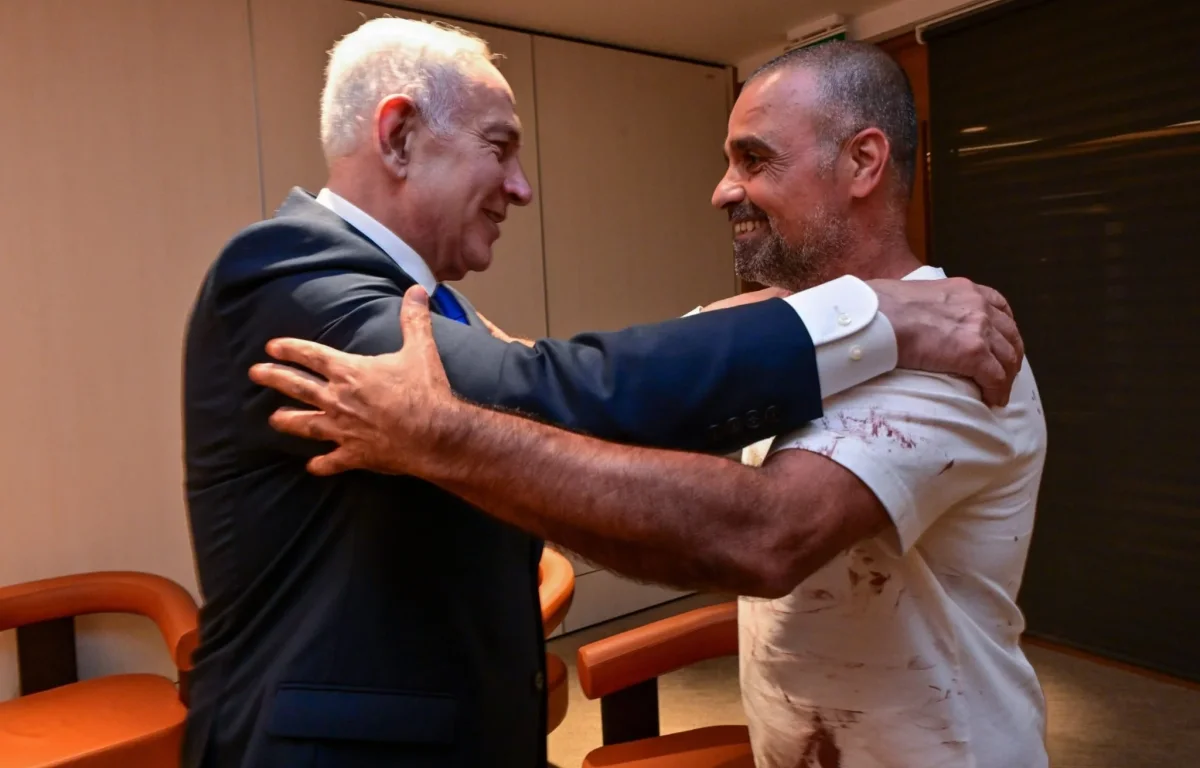 אחד מהאזרחים שהצילו בחסדי שמיים את המטוס בפגישה עם נתניהו