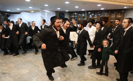 למה רוקדים במעגל בשמחת תורה? התשובה מפתיעה