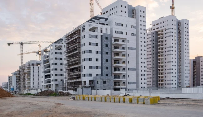 כמעט 85 אלף דירות מחכות לקונים: האם המחירים בדרך למטה?