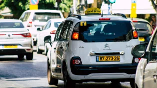 היא ירדה מהמונית בגלל עיקרון, ואז קרה הבלתי צפוי