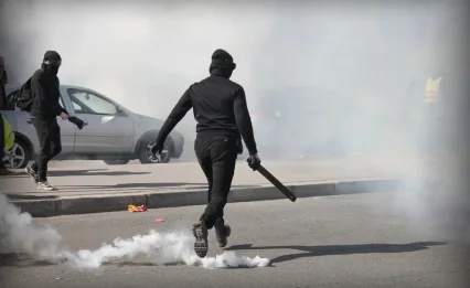 בתי ספר הוצתו, אלפים נעצרו: צרפת נערכת ל"יום זעם"