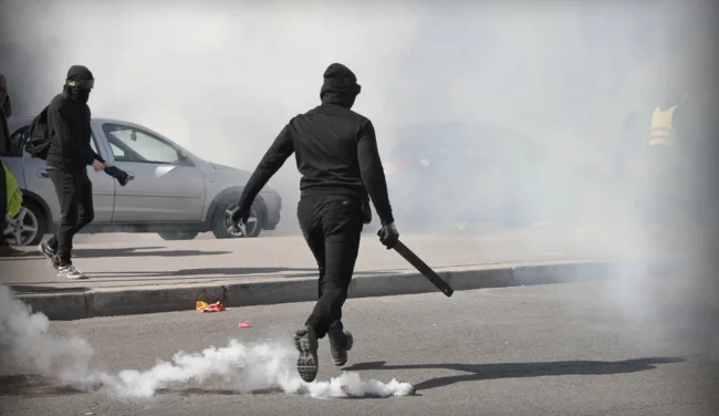בתי ספר הוצתו, אלפים נעצרו: צרפת נערכת ל"יום זעם"