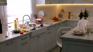 הבת אומרת "אין לי כוח" לעזור בבית? לא חייבים לוותר