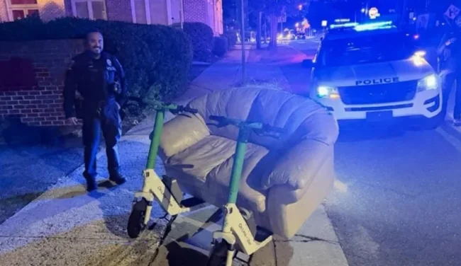 ספה על שני קורקינטים: הנסיעה שהסתיימה במפגש עם המשטרה