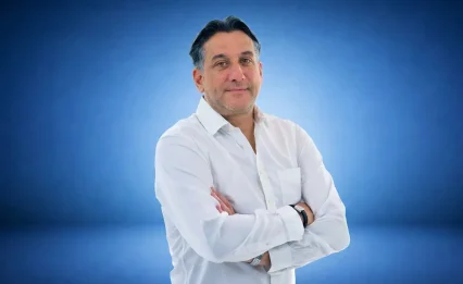 חיים ישראל: "לפעמים מוחקים, מנסים שוב ורק אז נולד שיר"
