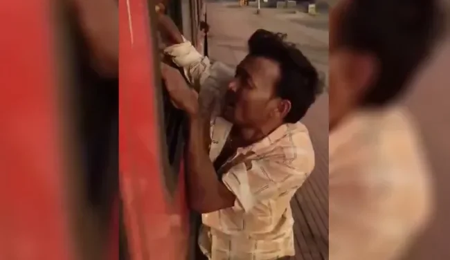 ניסה לגנוב טלפון מהרכבת, ולא תיאר לעצמו מה יקרה לו