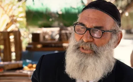 שרפו את בנו מול עיניו: המסע הבלתי נתפס ליהדות