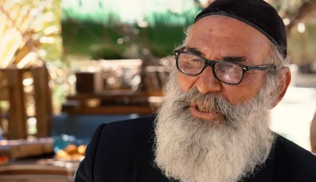 שרפו את בנו מול עיניו: המסע הבלתי נתפס ליהדות