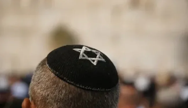 הוא נכנס לבדוק תפילין, ויצא עם מתנה ששינתה את חייו