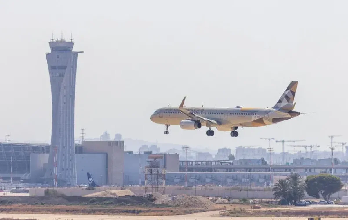 מטוס בנתב"ג מטוס בנתב"ג