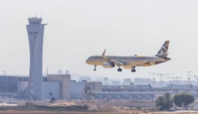 סערה בנתב"ג: עשרות בחורי חב"ד נעצרו עם שובם לישראל