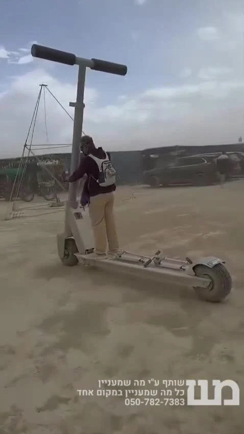 קורקינט כזה עוד לא ראיתם! המהנדס האמריקאי מאט בראון בנה קורקינט חשמלי ענק באורך של 2.4 מטרים, שנראה בדיוק כמו קורקינט רגיל, רק ענק!