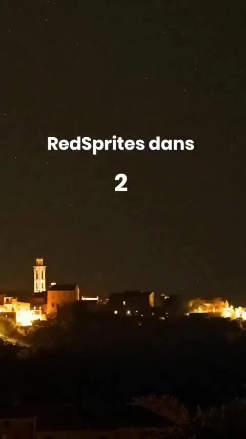 תופעת טבע נדירה ומדהימה התרחשה הלילה מעל האי קורסיקה בצרפת הנקראת "שדונים אדומים" (Red sprites).