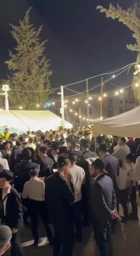 כעת ליד קברו של מרן הרב עובדיה יוסף זצוק"ל