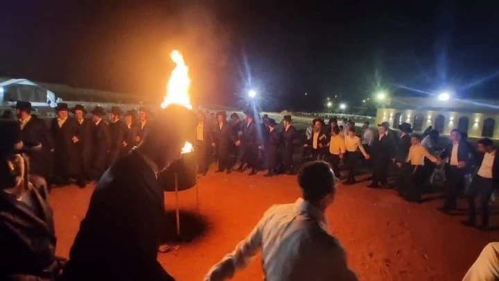 ספרדים, אשכנזים,חסידים, עם ישראל כולו, בהילולת הצדיק הנסתר רבי שלמה אסולין זצ"ל הטמון בבית העלמין בעיר אלעד