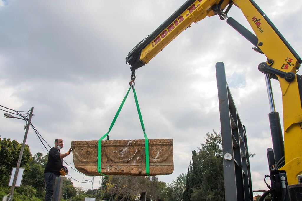 מטריד: נמצאו בספארי שני ארונות קבורה בני 1,800 שנה