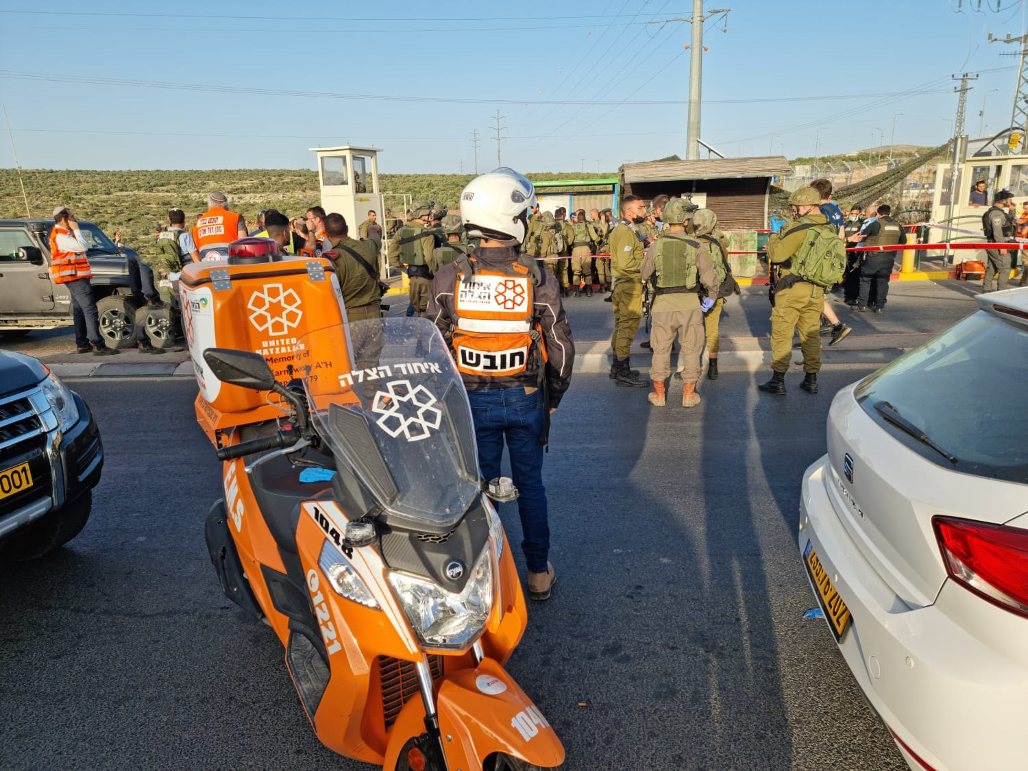 פיגוע ירי בצומת תפוח מרדף מתנהל אחר המחבלים (צילום: דוברות איחוד הצלה)