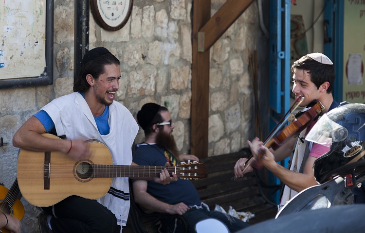 פיוטים לשבת - שירים ופיוטים לשבת (צילום: Ilia Torlin/shutterstock)