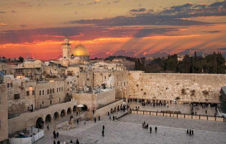 האם מותר לעשן בצום? האם מותר לעשן סיגריות בצום תשעה באב. (צילום: VanderWolf Images/shutterstock)