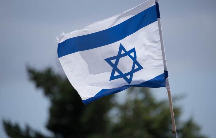 חגיגות ביום העצמאות - מותר? (צילום: Shay Pasvolsky/shutterstock)