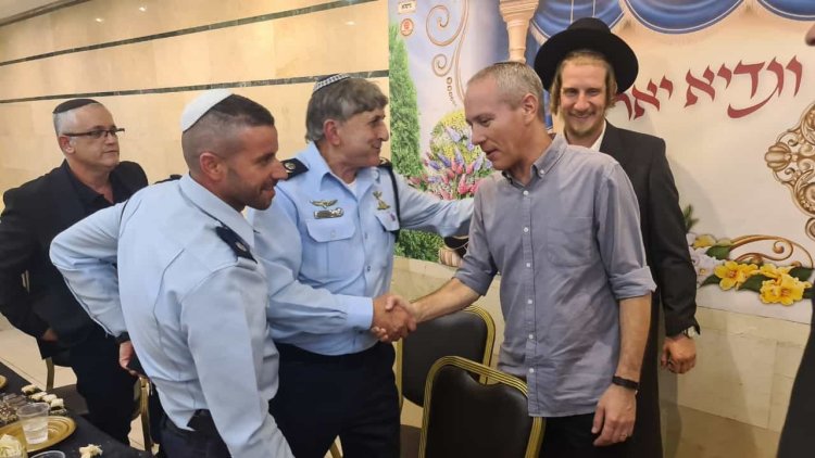 מהול בעצב: הילד בן ה-16 עדיין נעדר ואחיו חגג בר מצווה | צפו