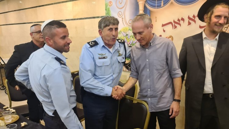 מהול בעצב: הילד בן ה-16 עדיין נעדר ואחיו חגג בר מצווה | צפו