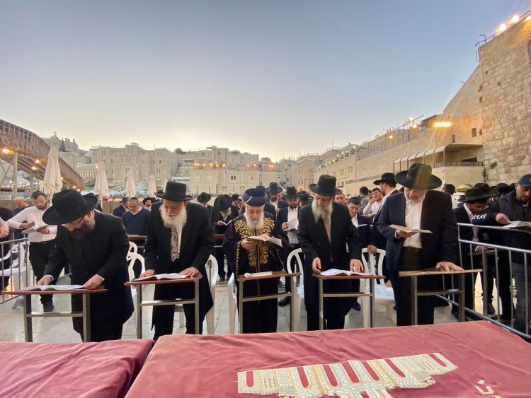 עצרת תפילה בכותל לרפואת הרב בעדני שליט''א 