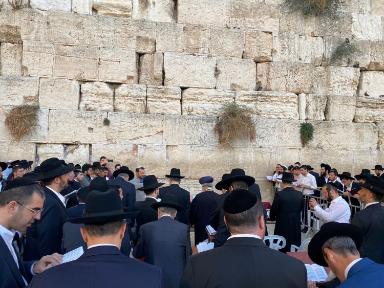 עצרת תפילה בכותל לרפואת הרב בעדני שליט"א 