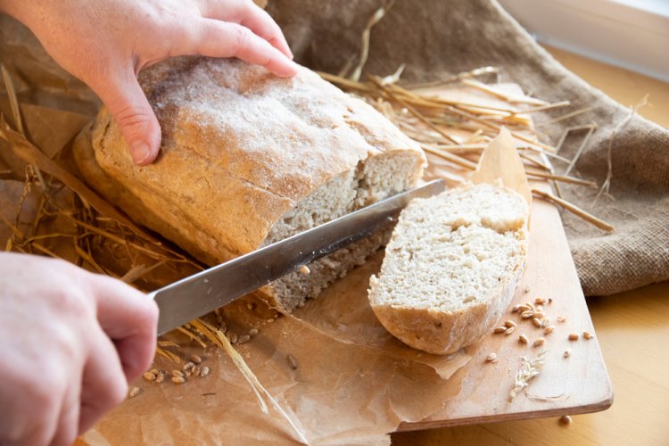 האם ברכת המזון פוטרת מעין שלוש? (צילום: Natalia Hrynovets/shutterstock)