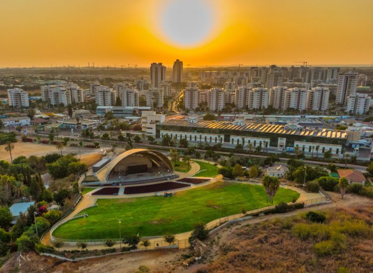 תחזית מזג אוויר ביבנה (צילום: Ilia Falco/shutterstock)