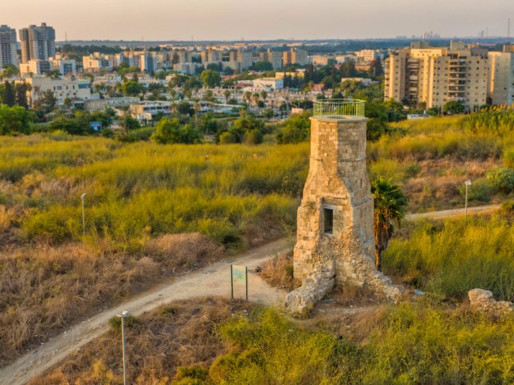 יציאת שבת יבנה - צאת שבת יבנה. (צילום: Ilia Falco/shutterstock)