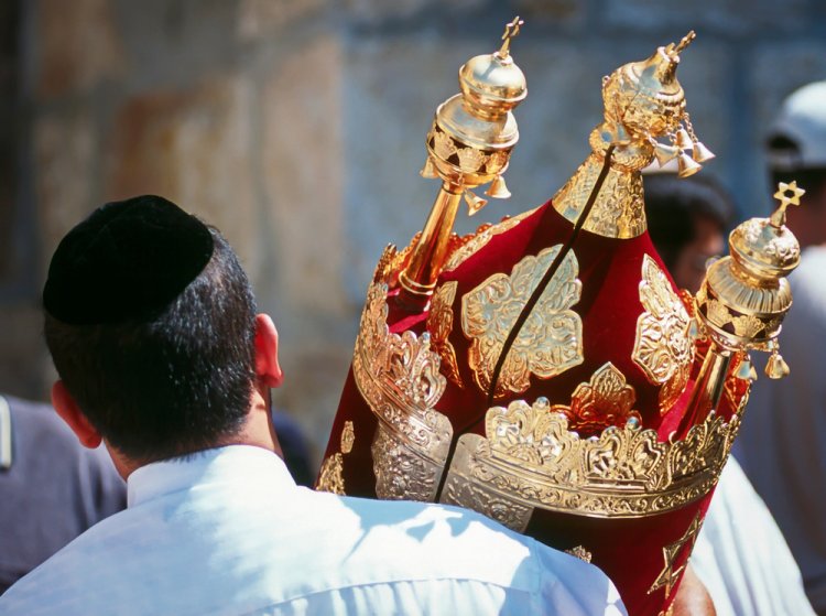 למה התורה מתחילה באות ב? (צילום: John Theodor/shutterstock)