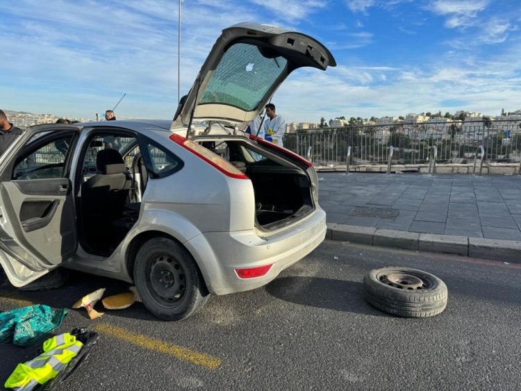 זירת הפיגוע (צילום: דברות המשטרה)